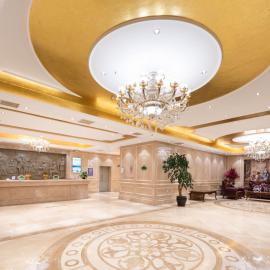 维也纳酒店湖北生态学院纸坊大街地铁站店, מלון בZhifang