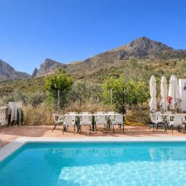 MalagaSuite Casa Rural con Piscina y Barbacoa, hotel Alcaucínban