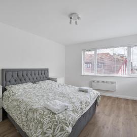 2 Bed Flat - Sleeps 2 - Parking - Wifi, hotel in Weymouth