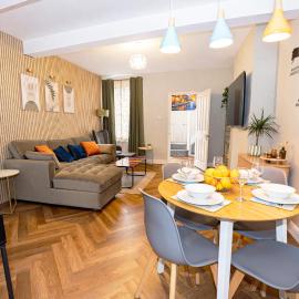 Stylish City Home - Walk to City Centre