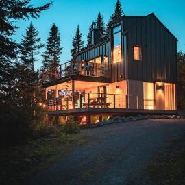 Mist - Modern Micro Chalet Near Quebec City, Hotel in Lac-Beauport