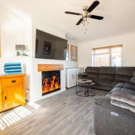 Modern Home with Hot Tub Garden & Private Parking