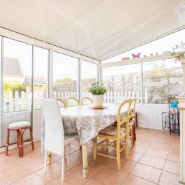 Maison 800m de la mer, hotel em Primelin