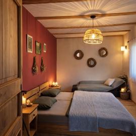 Folwark Wierzchy - Domki koło Tlenia, hotel v destinaci Wierzchy