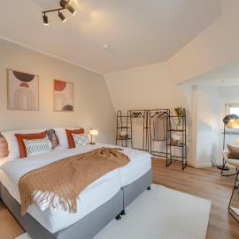 Design 2BR Apartment - 4 Beds & Workspace - Messe DUS, hotel u gradu Duizburg
