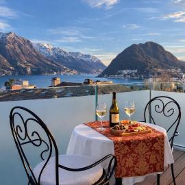 Luxury Lake View Penthouse Jacuzzi & Steam Bath, хотел в Massagno