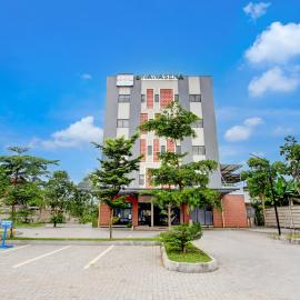 Townhouse Oak near The Park Mall Solo formerly D’Nawasena Guest House, готель у місті Соло