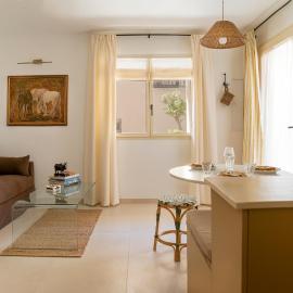 Charming Luxury Home Near Beaches & Montpellier - La Petite Pérolienne