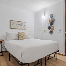 Castellana by Otium