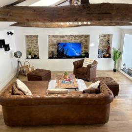 La Forge, gîte 10 personnes à 10 min du Puy dufou, hotel in Châteaumur