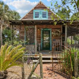 Wabi Sabi - Amazing "Old Florida" Cozy Cottage Gem, hotell i Cedar Key