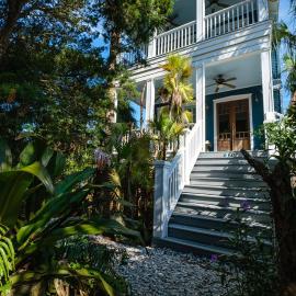 Bridges Cottage - Vintage in Heart of Cedar Key!, hotell i Cedar Key