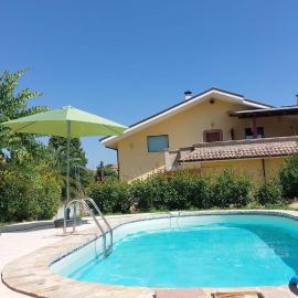 House Brunè, Hotel in Bucchianico