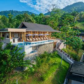 Tiki Villas Rainforest Lodge - Adults Only, hotelli kohteessa Uvita