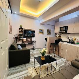 Bears Den Cozy 1BR with balcony facing city and amenity near Mactan Airport, hotel in Mactan Island