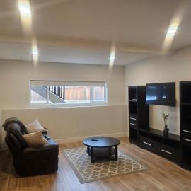 Modern Private Suite Fast WiFi Parking Quiet Stay