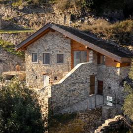Oakwood - Chalet with Breathtaking Lake views, hotel in Laglio