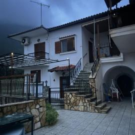 Πάροδος Νικολάου Σταθούση, hotelli kohteessa Leonídio