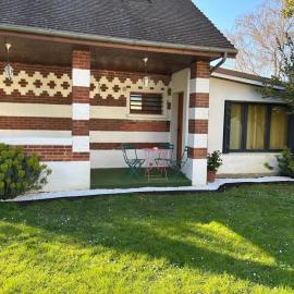 gite La briquette 6 personnes proche RER D, hotel in Combs-la-Ville