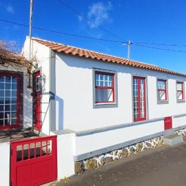 Casa à beira-mar no Porto Martins com acesso ao mar
