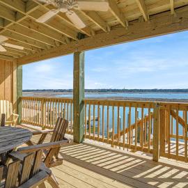Channel Winds - Waterfront Bliss & Lighthouse Views!, hotel in Birch Town