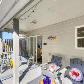 Well-Equipped Emerald Isle Townhome: Pets Welcome!