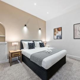 1-Bed Ground Floor Flat with Sofa Bed in Alexandria - 10 mins to Loch Lomond - Long Stays Welcome, hotel in Bonhill