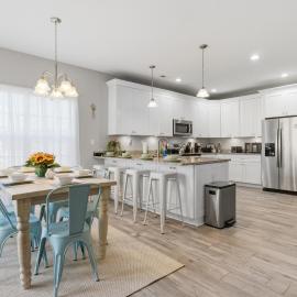 4BR Sleeps 12 with Game Room Minutes from Beach