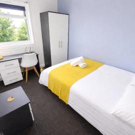Modern 6 bed property in Sheffield with parking, hotel in Victoria