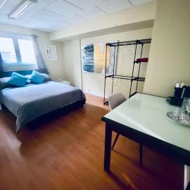 Cozy Queen Suite Near Okanagan Lake, hotel in Kelowna