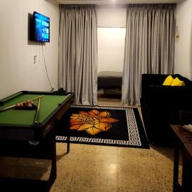 First Floor 2 Bed Apartment, hotel in La Ceiba