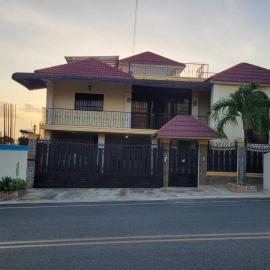 Three Bed Room Next to Colinas Mall near monumento, hotel u gradu Bartola