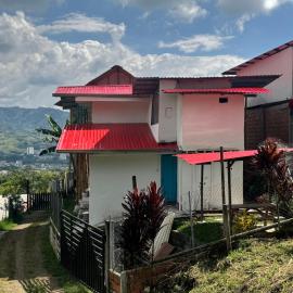 Finca Cafetera con Vista a las Montañas - Cerca de Pereira, hotel v destinácii Dosquebradas