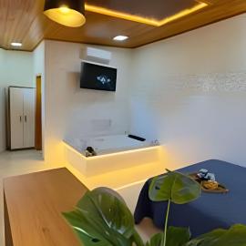 Suíte dos Sonhos-Climatizada,Hidromassagem,Garagem, hotel in Piratuba