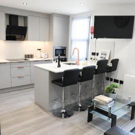 Modern 4 BR flat with 4 ensuites in central Reading