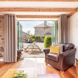 Charming 3-bed Devon barn, Nr Brixham and Coast