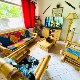 Kovivi Lodge - Punaauia avec plage à proximité, ξενοδοχείο σε Paea
