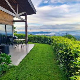 Private Mountain Cabin with Garden Views, hotelli kohteessa Zarcero