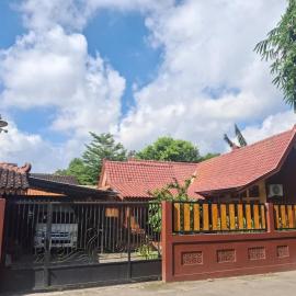 Jogja Dream Tours& Homestay, Hotel in Kenaran