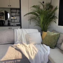 Romantic Boathouse Getaway in Lathum, hotel in Lathum