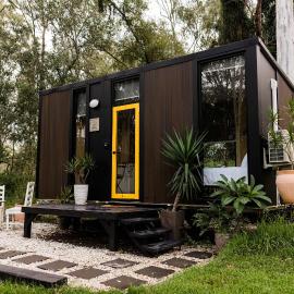 Tranquility Ranch by Tiny Away, hotel in Wolfdene