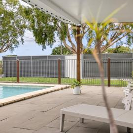 Pet Friendly Beachside Hideaway - Lazy on Lowry