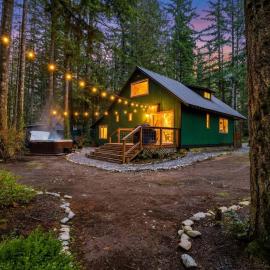 Ravens Retreat، فندق في Index