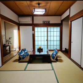 Via Tsuru鶴苑1 minute from the station!, hotel Izumi-Szanóban