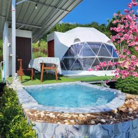 Dome, hotel em Ban Song Phi Nong