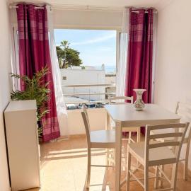 Casa La Luna: ¡Cozy and sunny 1BR on the beach!