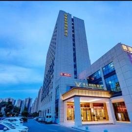 维也纳国际酒店 武汉庙山理工学院店: Jiangxia şehrinde bir otel