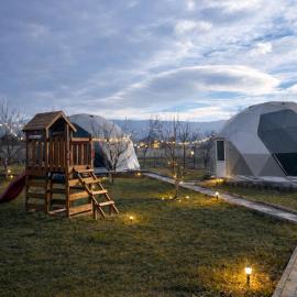 Sun Garden Glamping Domes, hotel Călimăneştiben