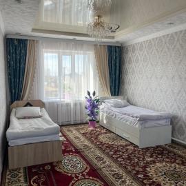Jenny Guesthouse, Hotel in Birlik