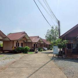 Sinsawat Resort, hotel em Uttaradit